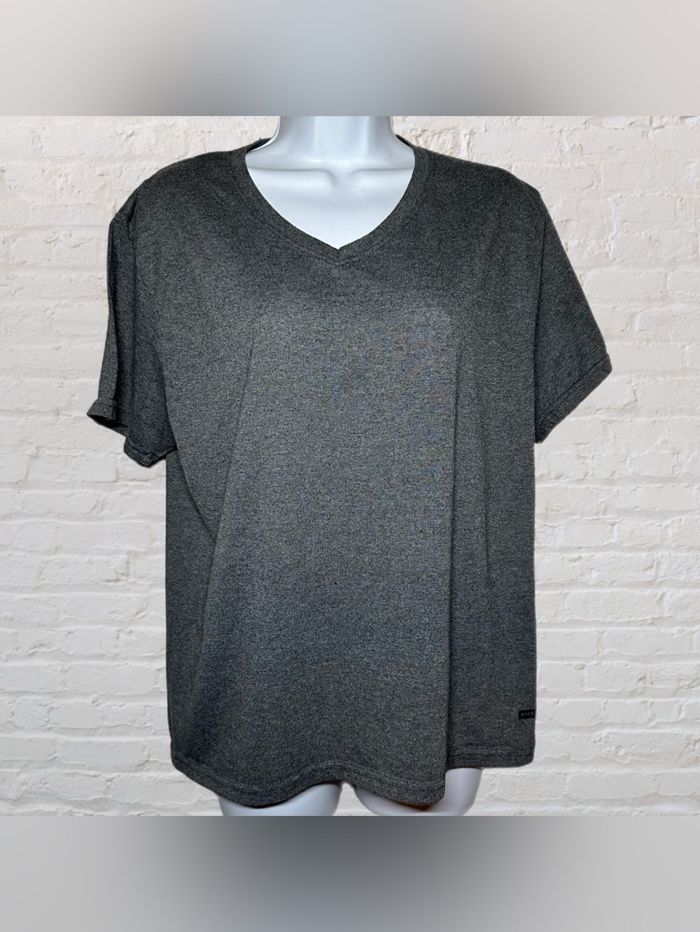 Levi’s Grey V-Neck Short Sleeve Men’s Basic Cotton Blend Tee in Size Large